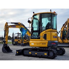 LATERAL TRASEIRA ESQUERDA ESCAVADEIRA HIDRÁULICA XCMG XE35U - 802139798