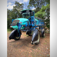 PARABRISA LATERAL ESQUERDO INFERIOR PULVERIZADOR MONTANA PARRUDA 3000LT - 40067981